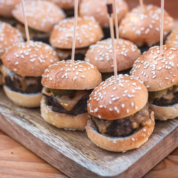 Mini burger au boeuf et au cheddar