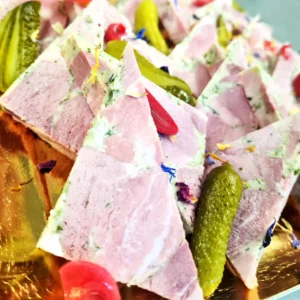 Mini jambons persillés en forme de triangle