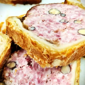 Pâté en croûte aux noisettes