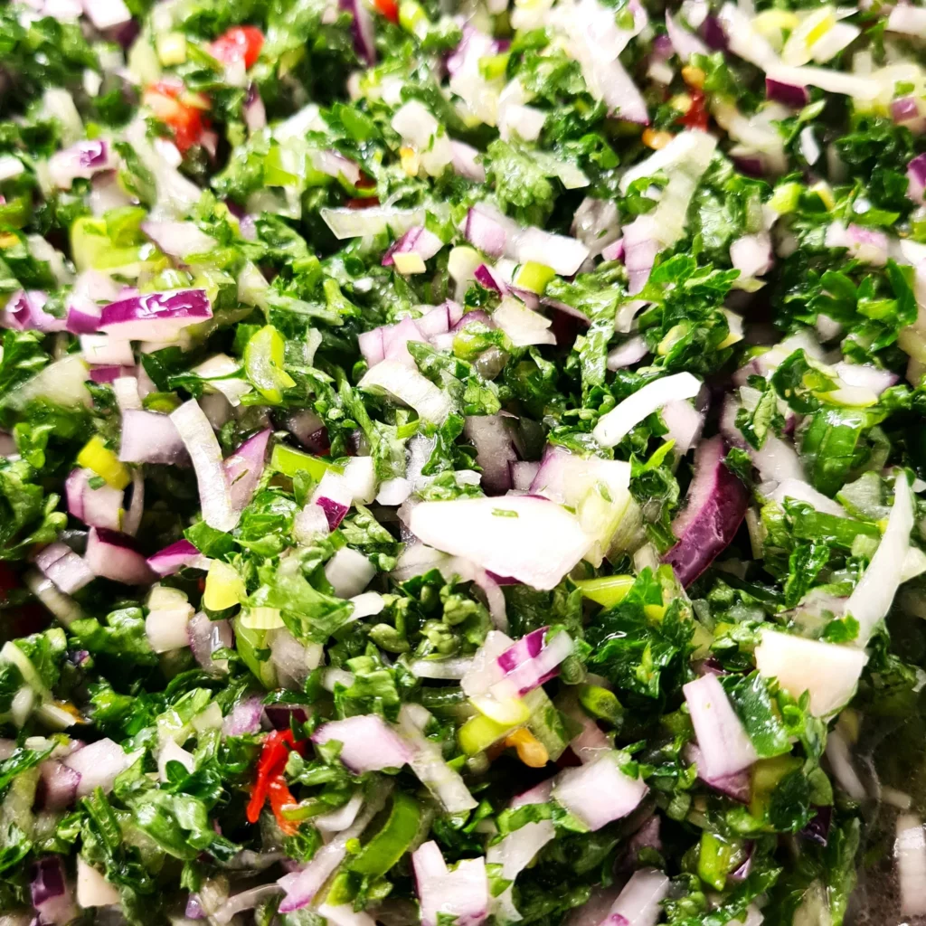Image d'un mélange formant une sauce créole