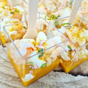 Verrines de crevette, feta, mangue et curry